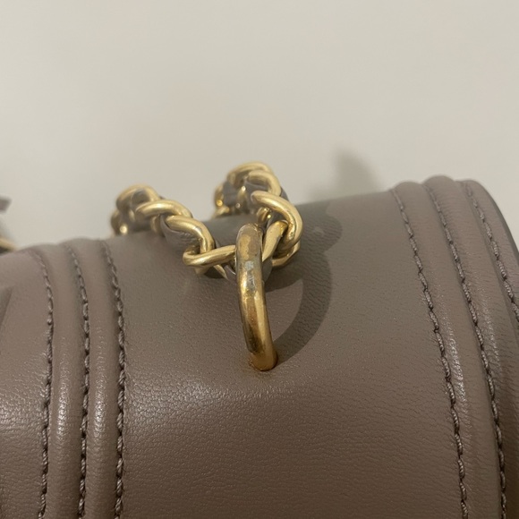 Tory Burch FLEMING CONVERTIBLE SHOULDER BAG. - Picture 11 of 15